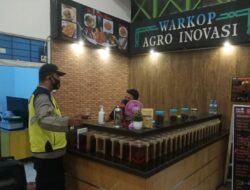 Cegah Penyebaran Covid-19, Polsek Sungai Kakap Gencarkan Sosialisasi Penerapan Prokes di Warkop dan Cafe