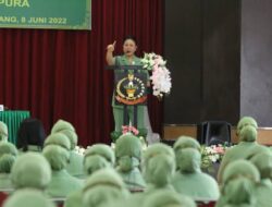 Kunjungi Korem 121/Abw, Ketua Persit KCK Daerah XII/Tpr Beri Arahan Kepada Istri Prajurit