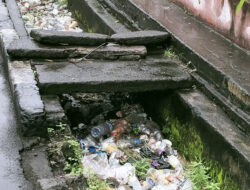 Sampah Botol Plastik Ditemukan Menumpuk di Dalam Drainase, PT Harita Group Ikut Bertanggung Jawab